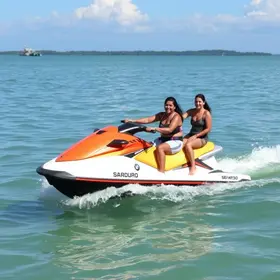 Ju Knust pilota jetski e curte passeio de barco com os filhos durante viagem a Pernambuco: ‘Gente feliz não incomoda’ Ju Knust